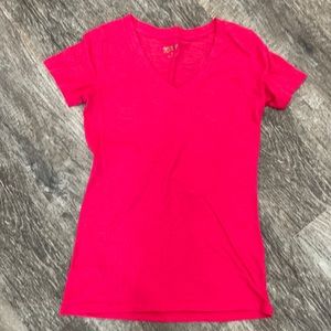 Arizona Jean Co. V-neck T-shirt. Size M.